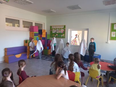 Klasa druga wie co to: W zdrowym ciele - zdrowy duch !!!! i jak bardzo leczy ruch. 