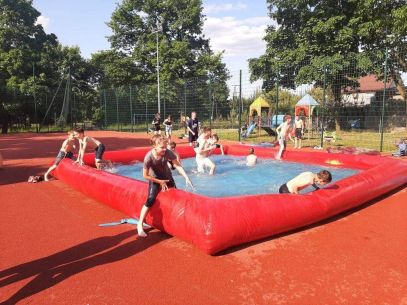 SZALONA ZABAWA NA PIKNIKU 