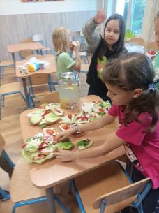 Zdrowo się odżywiamy, więc wesołe miny mamy!